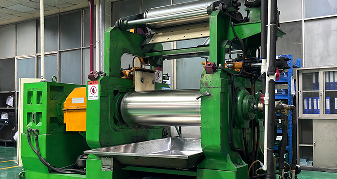 開煉機(jī)的工作原理，如何強(qiáng)化煉膠效果？