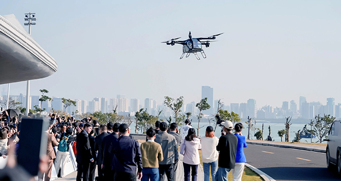 低空經(jīng)濟：挑戰(zhàn)與機遇并存